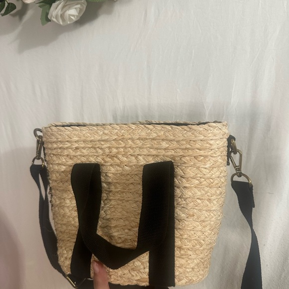 Stylish Tan and Black Woven Tote Bag - Picture 2 of 4